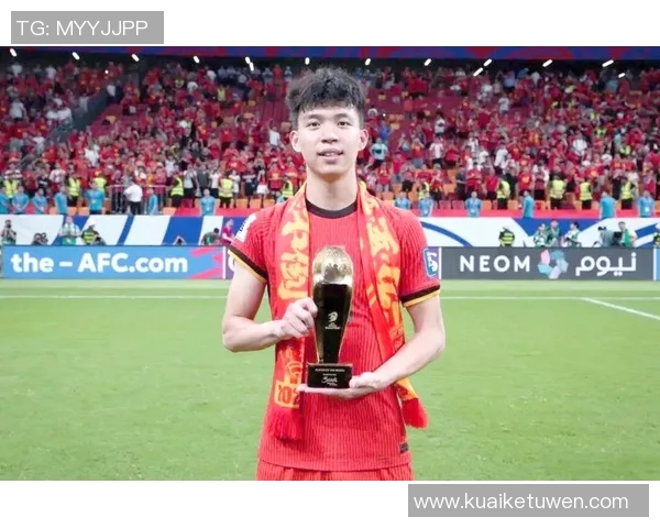 2025年现役足球十大球星排名揭秘 谁将登顶世界足坛之巅 2025年现役足球十大球星排名揭秘 谁将登顶世界足坛之巅